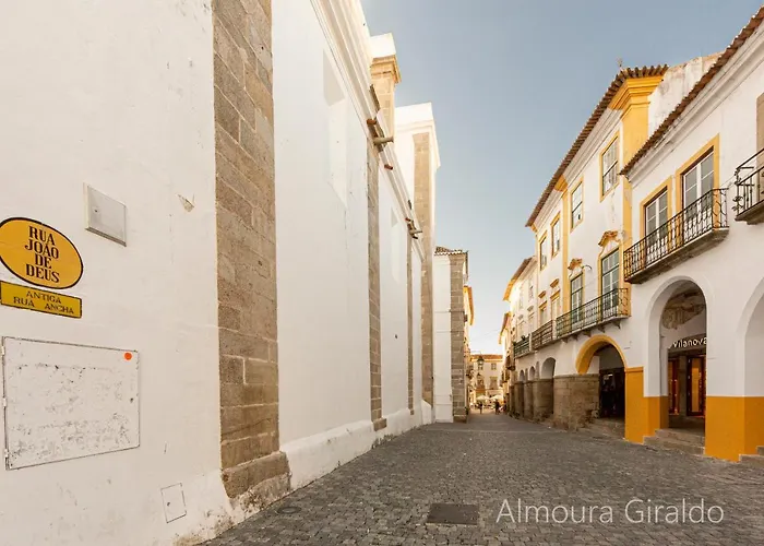 Almoura Giraldo Centro Historico