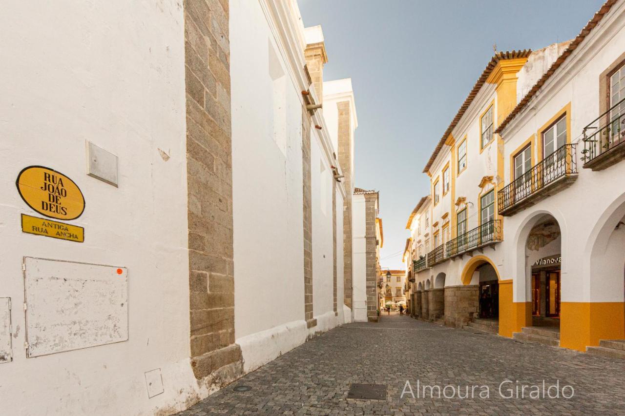 Almoura Giraldo Centro Historico Apartment *